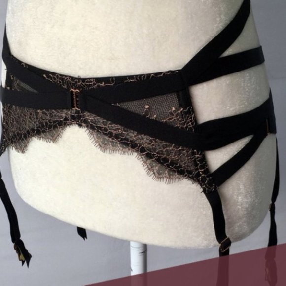 VS Very Sexy Strappy Garter Belt Chantilly Lace Medium/Large - Picture 6 of 6